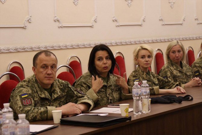 Ukrayna ordusunda 5 bin kadın asker cephede görev yapıyor