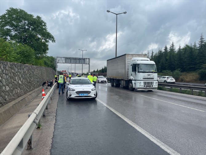 Anadolu Otoyolu'nda 13 aracın karıştığı kazada 5 kişi yaralandı