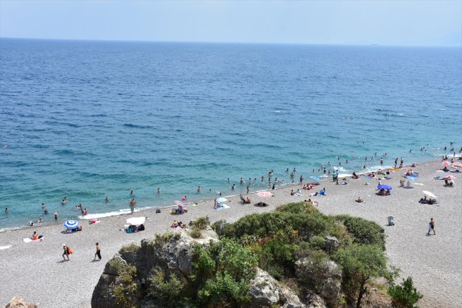 Antalya sahillerinde sıcak hava yoğunluğu