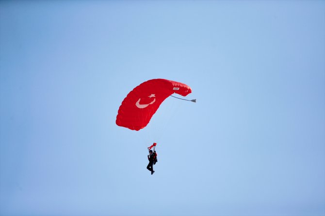 Paraşütçüler Eskişehir'de buluştu