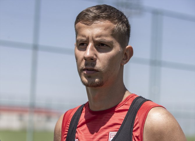 Yılport Samsunspor'un yeni transferi Lubomir Satka, takımda kalıcı olmayı hedefliyor: