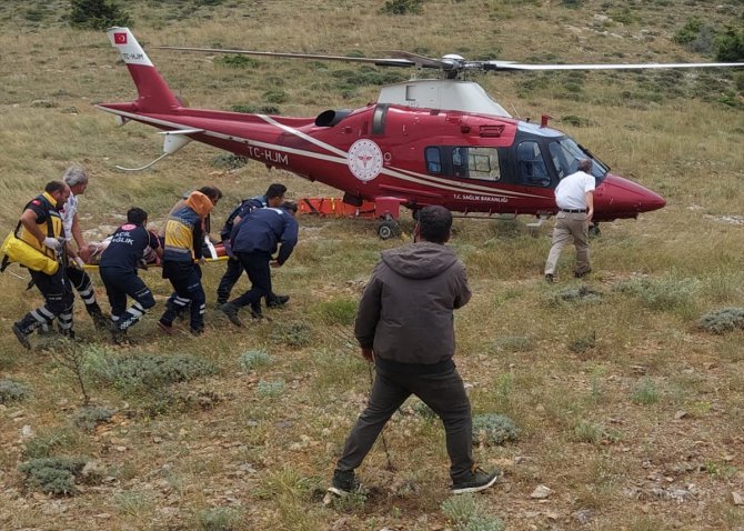 Konya'da dağda fenalaşan kişi ambulans helikopterle hastaneye kaldırıldı