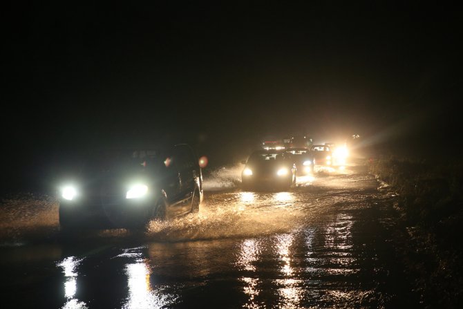 Sel suları nedeniyle Zonguldak-Bartın kara yolunda ulaşım kontrollü sağlanıyor