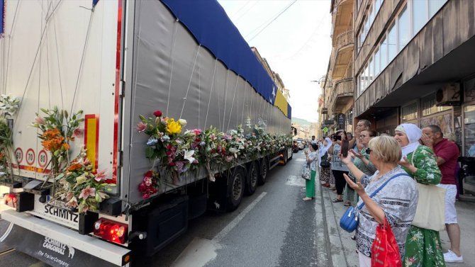 Srebrenitsa soykırımının yıl dönümünde defnedilecek cenazeler Saraybosna'dan dualarla uğurlandı