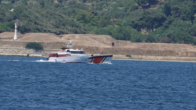Çanakkale Boğazı'nda durdurulan teknede 83 düzensiz göçmen yakalandı