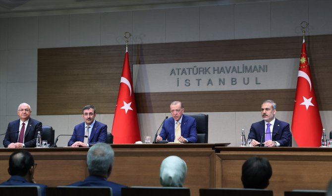 Cumhurbaşkanı Erdoğan, Litvanya'ya ziyareti öncesi Atatürk Havalimanı'nda açıklama yaptı: (2)