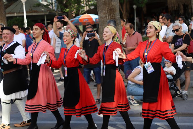 Denizli'de "17. Uluslararası Halk Dansları Festivali" başladı