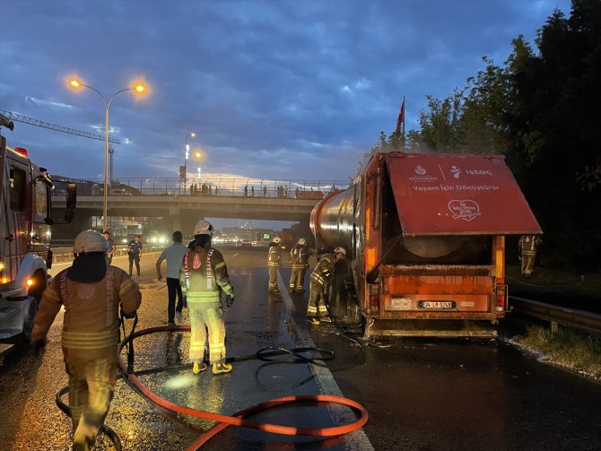 İBB'ye ait çöp taşıma aracında çıkan yangın söndürüldü