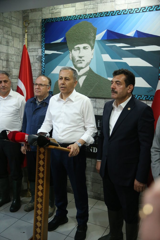 İçişleri Bakanı Yerlikaya, selden etkilenen Zonguldak'ta konuştu: