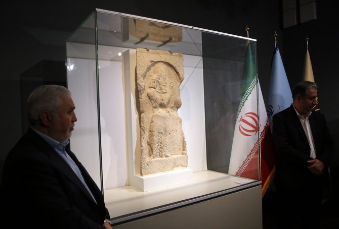 İngiltere’den İran’a iade edilen Sasani dönemine ait tarihi eser Tahran’da sergilendi