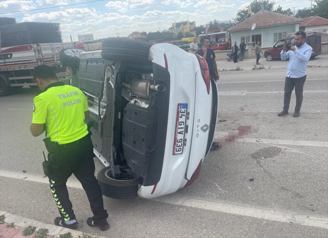 Konya'da iki otomobilin çarpıştığı kazada 3 kişi yaralandı