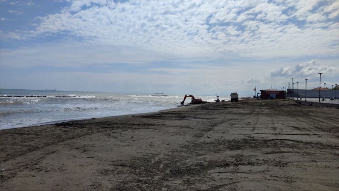 Sakarya'da kirlilik ve dalgalar nedeniyle denize girmek yasaklandı