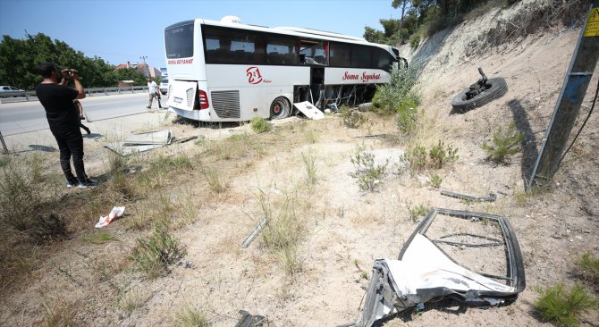 Çanakkale'de kontrolden çıkan otobüsteki 5 kişi yaralandı