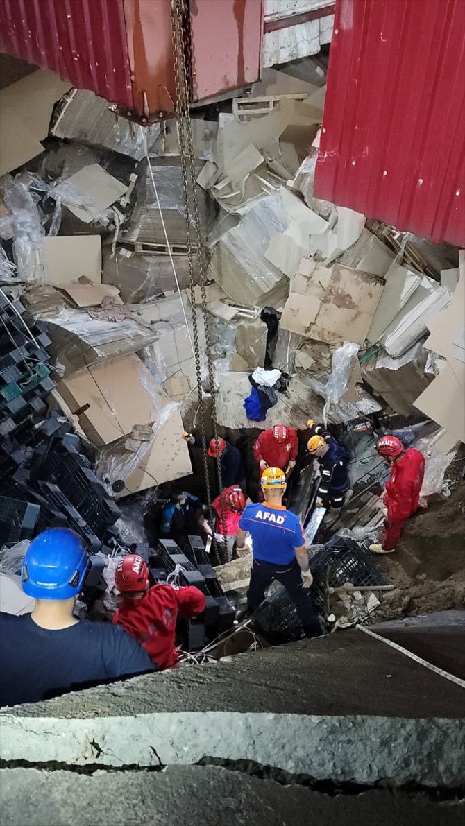 GÜNCELLEME - Giresun'da zemini çöken fabrikada göçük altında kalan 3 işçiden 2'si kurtarıldı