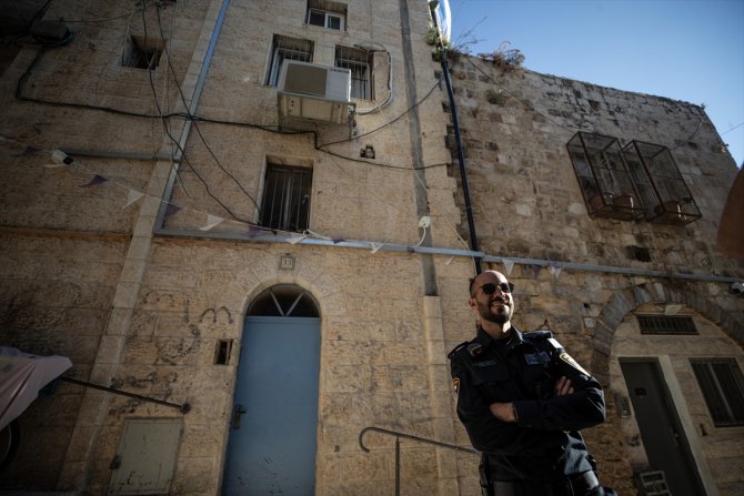 İsrail polisi Doğu Kudüs'te Filistinli aileyi zorla evinden çıkardı