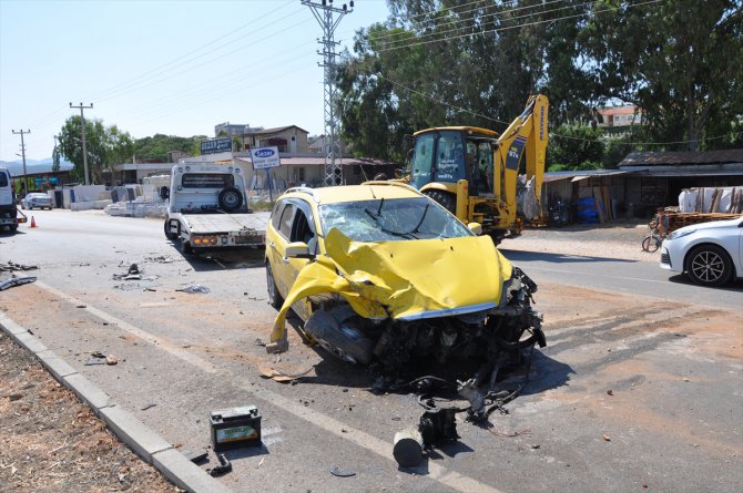 Mersin'de trafik kazasında 3'ü sağlık çalışanı 5 kişi yaralandı