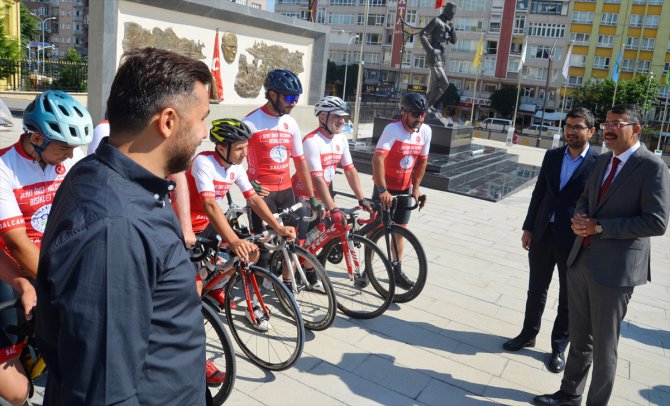 "Şehit Ömer Halisdemir Bisiklet Turu"na katılan sporcular Kütahya'ya ulaştı