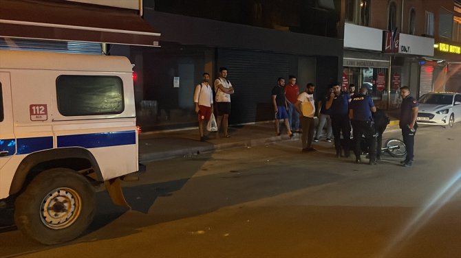 Adana'da polisten motosikletle kaçmaya çalışan şüpheliler kovalamaca sonucu yakalandı