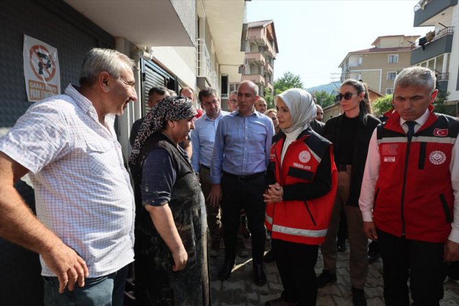 Aile ve Sosyal Hizmetler Bakanı Göktaş, selden etkilenen Zonguldak'ta konuştu: