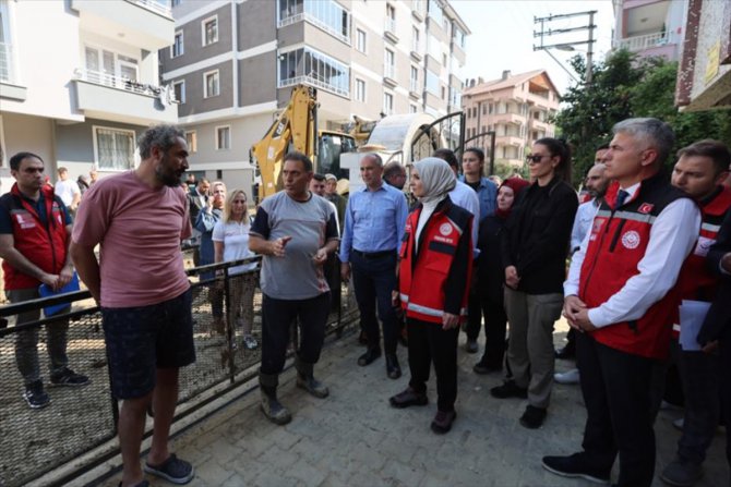 Aile ve Sosyal Hizmetler Bakanı Göktaş, selden etkilenen Zonguldak'ta konuştu: