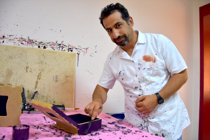 Aksaray'da engelliler resim atölyesinde el sanatlarıyla rehabilite oluyor