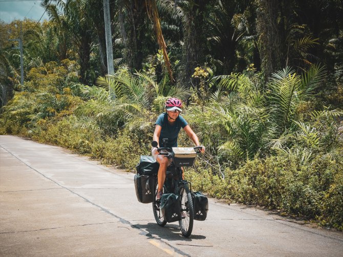 Bisikletle dünya turuna çıkan çift, 12 bin kilometre pedal çevirerek 12 ülke gezdi
