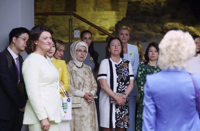 Emine Erdoğan, lider eşleriyle "Ukraynalı Çocuk, Kadın ve Gençlerle Buluşma Programı"na katıldı