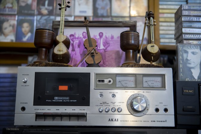 Elli yılda oluşturduğu müzik arşivini Erbil'deki tarihi Kale'de müzikseverlerle buluşturuyor