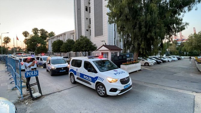 GÜNCELLEME - Mersin'de uyuşturucu satıcılarına şafak baskınında 16 şüpheli yakalandı