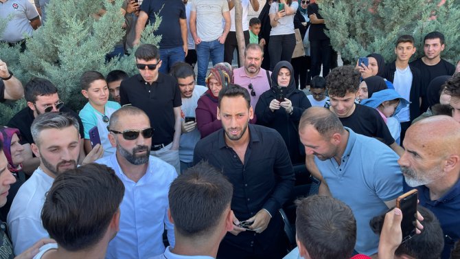 Milli futbolcu Hakan Çalhanoğlu, memleketi Bayburt'ta coşkuyla karşılandı