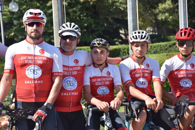 "Şehit Ömer Halisdemir Bisiklet Turu"na katılan sporcular Afyonkarahisar'a ulaştı