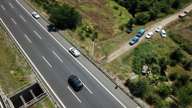 Anadolu Otoyolu'nda şarampole devrilen otomobilin sürücüsü öldü
