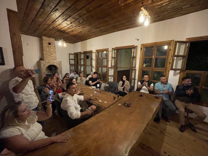 Burdur'a gelen yabancı gazetecilere Yaren Gecesi tanıtıldı