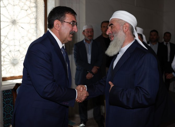 Cumhurbaşkanı Yardımcısı Yılmaz'dan Seyyid Abdulbaki Elhüseyni'nin ailesine taziye ziyareti