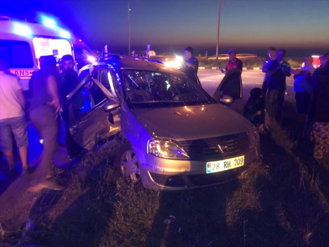 Giresun'da iki otomobilin çarpışması sonucu 7 kişi yaralandı