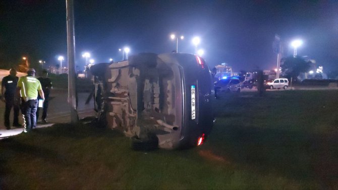 Karabük'te çalıntı otomobille polisten kaçan ehliyetsiz sürücü kaza yaptı