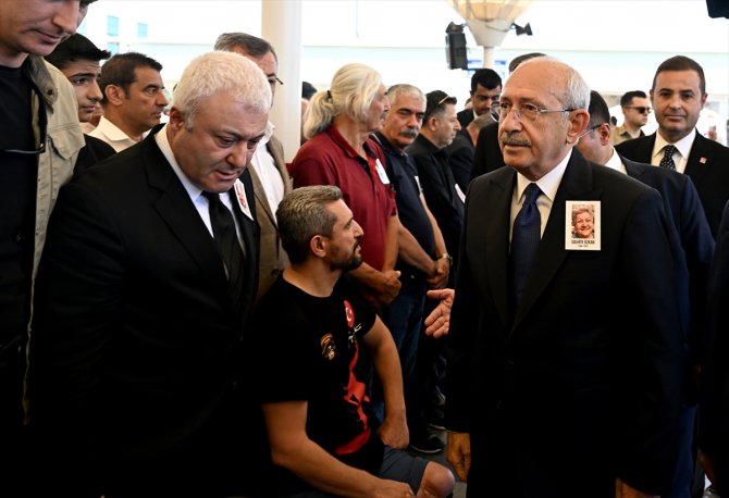 Kılıçdaroğlu, CHP İzmir Milletvekili Özkan'ın annesinin cenazesine katıldı