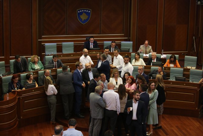Kosova Meclisi gerginliklere rağmen çalışmalarına devam etti