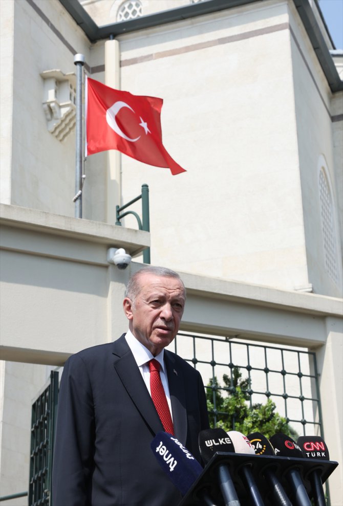 Cumhurbaşkanı Erdoğan cuma namazını Hz. Ali Camisi'nde kıldı