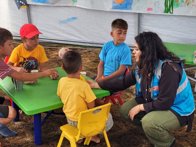 Diyanet İşleri Türk İslam Birliği gönüllüleri Hatay'da depremzede çocuklarla buluştu
