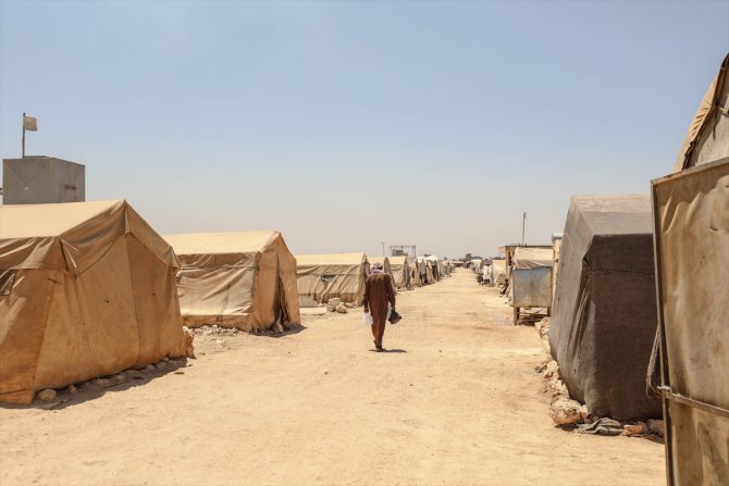 İdlib'de 47 dereceye ulaşan sıcaklıkların çocukları hasta etmesinden endişe ediliyor