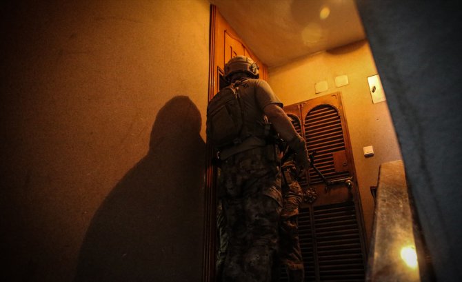 GÜNCELLEME - Mersin'de terör örgütü DEAŞ'a yönelik operasyonda 5 şüpheli yakalandı