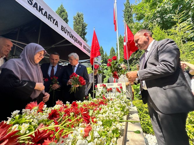 Sakarya ve Karabük'te 15 Temmuz şehitleri mezarları başında anıldı