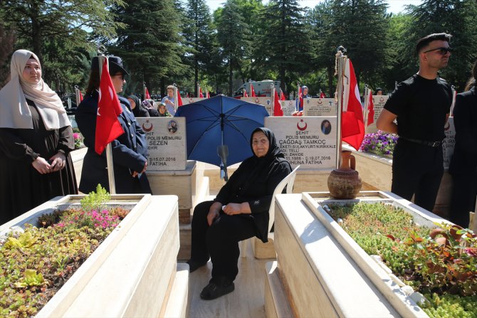 İçişleri Bakanı Yerlikaya, 15 Temmuz Şehitliği'ndeki anma törenine katıldı