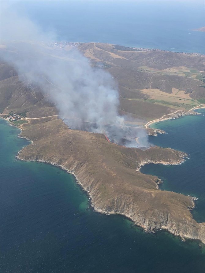 Avşa Adası'ndaki arazi yangınına müdahale ediliyor