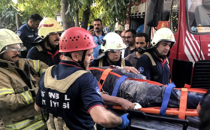 Bakırköy'de inşaat alanında göçük altında kalan işçi kurtarıldı