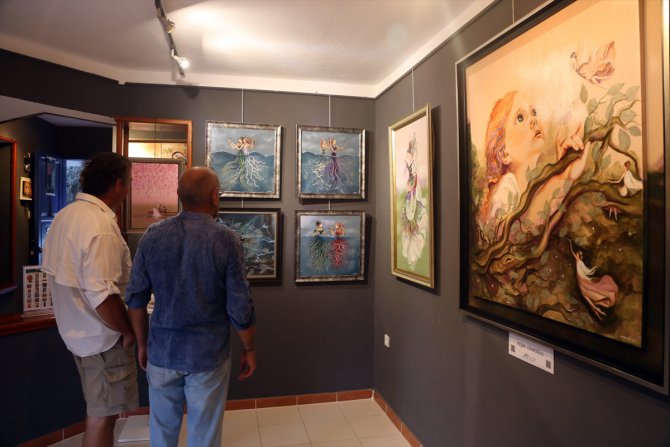 Bodrum'da Yeşim Livaoğlu'nun "Yaprağın yolculuğu" isimli resim sergisi açıldı