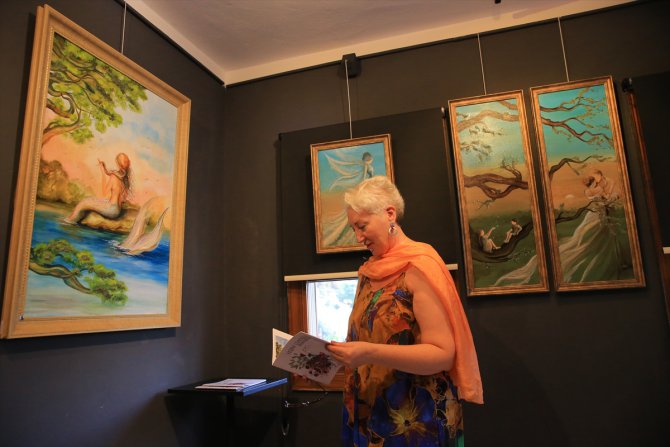 Bodrum'da Yeşim Livaoğlu'nun "Yaprağın yolculuğu" isimli resim sergisi açıldı