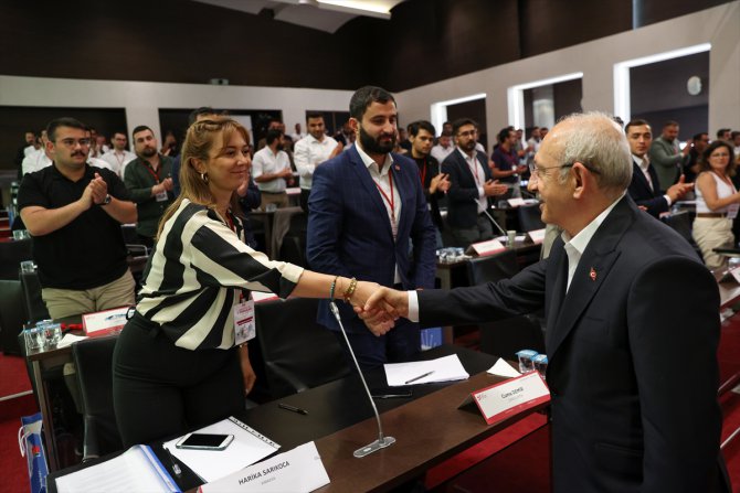 CHP Genel Başkanı Kılıçdaroğlu, partisinin gençlik kolları il başkanlarıyla bir araya geldi