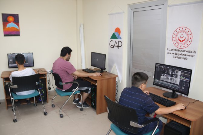 Diyarbakır'da dezavantajlı çocuklara yazılım ve robotik kodlama eğitimi veriliyor